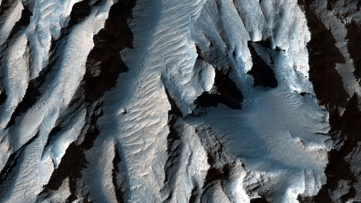 Check out these new photos of ‘Grand Canyon of Mars’